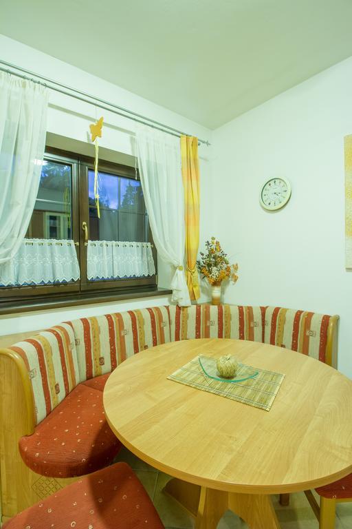 Vila Helena - Apartment Helena 2 Ruzomberok Kamer foto